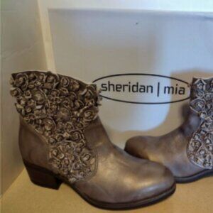 western flower boot, pewter, all leather rubber sole new in box 5.5, 6